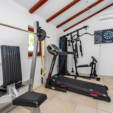 Awesome In With Outdoor Swimming Pool, Wifi And 3 Bedrooms Slivnica