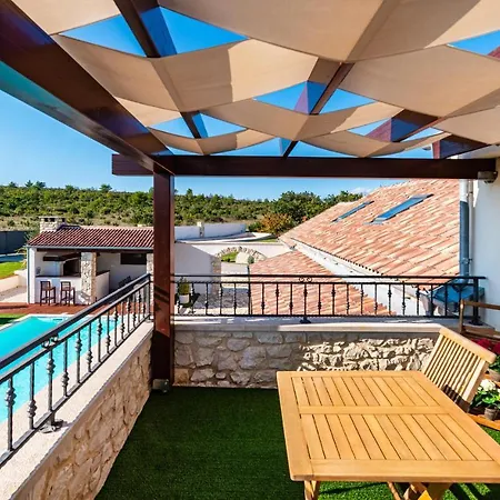 Holiday home Awesome In With Outdoor Swimming Pool, Wifi And 3 Bedrooms
