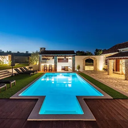 Holiday home Awesome In With Outdoor Swimming Pool, Wifi And 3 Bedrooms