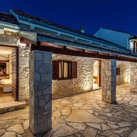 Awesome In With Outdoor Swimming Pool, Wifi And 3 Bedrooms * Slivnica