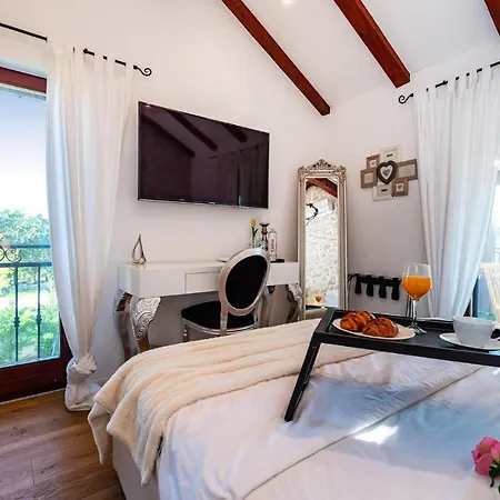 Awesome In With Outdoor Swimming Pool, Wifi And 3 Bedrooms * Slivnica
