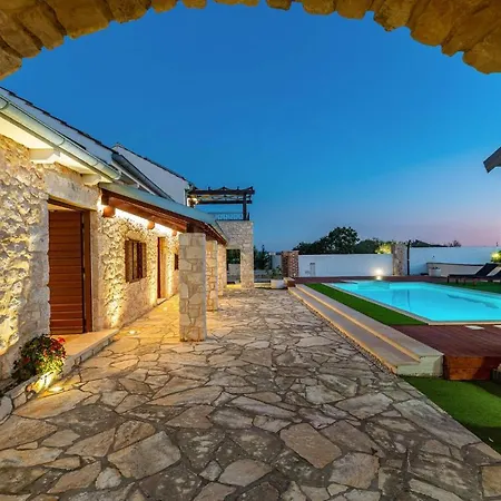 Holiday home Awesome In With Outdoor Swimming Pool, Wifi And 3 Bedrooms *