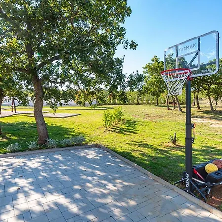 Awesome In With Outdoor Swimming Pool, Wifi And 3 Bedrooms Slivnica
