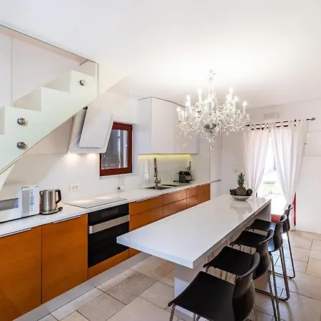 Awesome In With Outdoor Swimming Pool, Wifi And 3 Bedrooms Slivnica