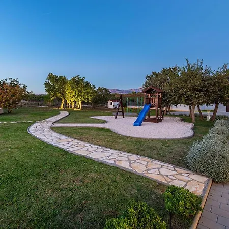 Awesome In With Outdoor Swimming Pool, Wifi And 3 Bedrooms Casa vacanze