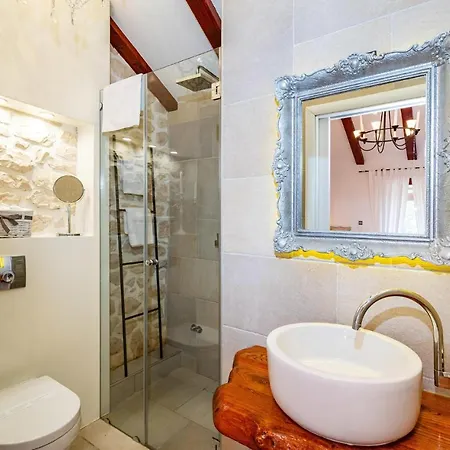 Casa vacanze Awesome In With Outdoor Swimming Pool, Wifi And 3 Bedrooms *