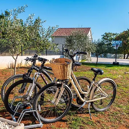Casa vacanze Awesome In With Outdoor Swimming Pool, Wifi And 3 Bedrooms