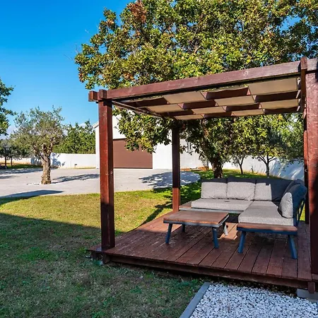 Awesome In With Outdoor Swimming Pool, Wifi And 3 Bedrooms Casa vacanze Slivnica