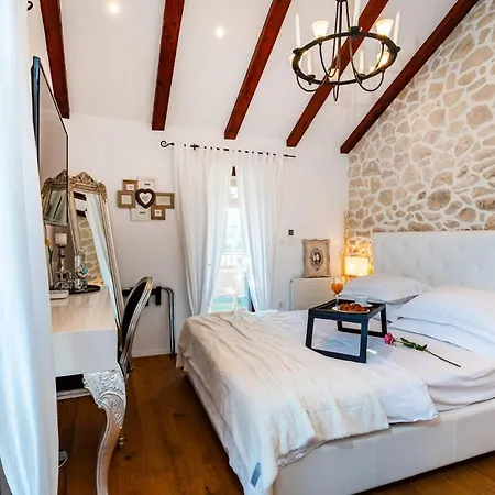 Awesome In With Outdoor Swimming Pool, Wifi And 3 Bedrooms Casa vacanze
